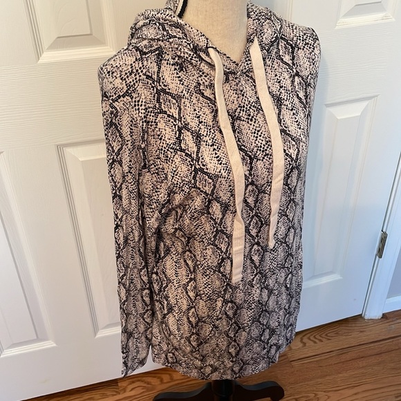 Zenana Snake Print Kangaroo Pocket Drawstring Tunic Long Sleeve Hoodie Women S - Picture 2 of 12